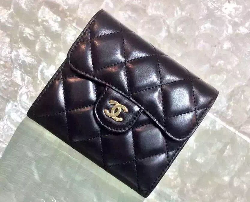 Chanel METALLICA DI PELLE PORTA FLAP CARD A80799 con hardware oro