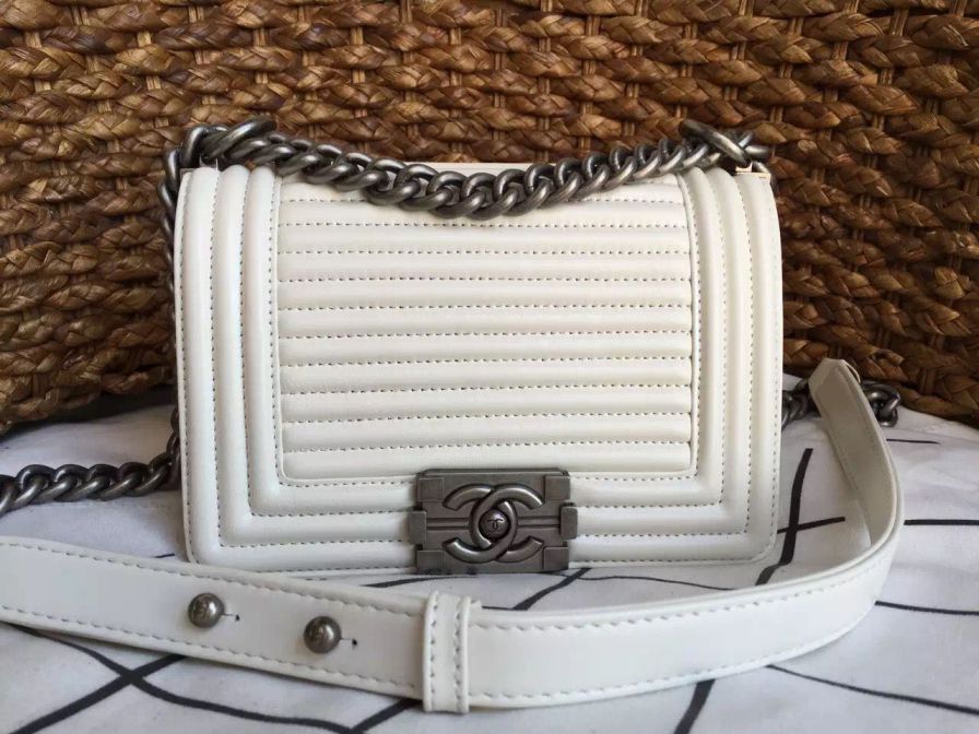 Chanel PICCOLO vitello borse RAGAZZO patta con ORIZZONTALE QUILTING A67085