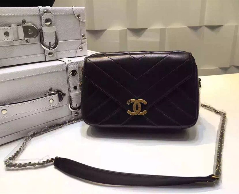 Camera Case Chanel Piccola spina di pesce trapuntato agnello nero con una crociera rimovibile Pouch