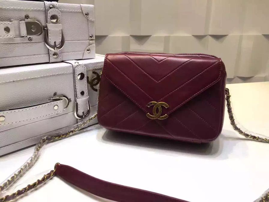 Camera Case Chanel piccola spina di pesce trapuntato Borgogna agnello con una crociera rimovibile Pouch