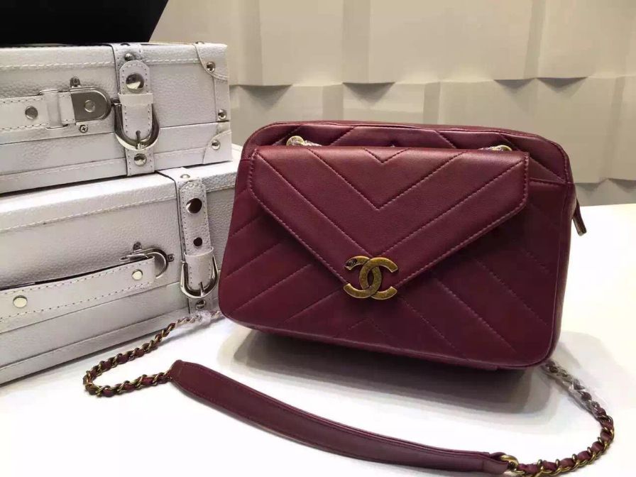 Camera Case Chanel medio a spina di pesce trapuntato Borgogna agnello con una crociera rimovibile Pouch