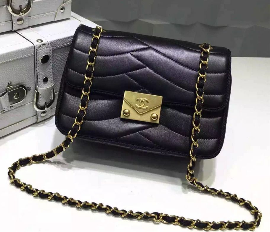 borse Chanel Flap Piccolo agnello impreziosita da tessuto fodera nera