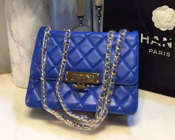 Chanel Grande Classe Portafoglio dorato su sacchi blu catena