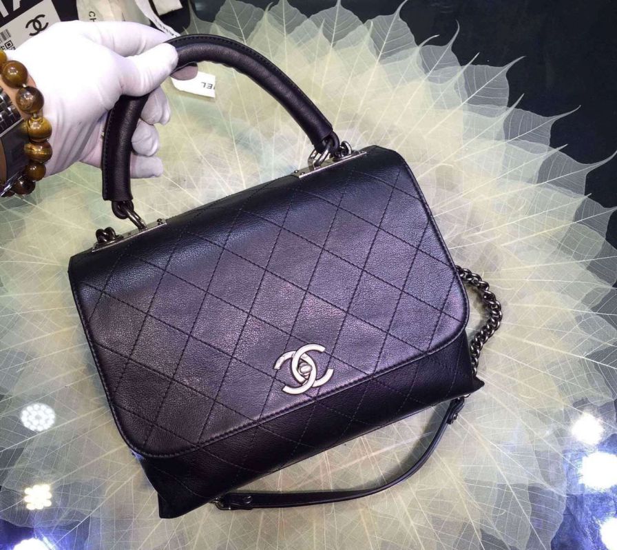 borse Chanel VITELLO patta con MANICO A93879 IN NERO