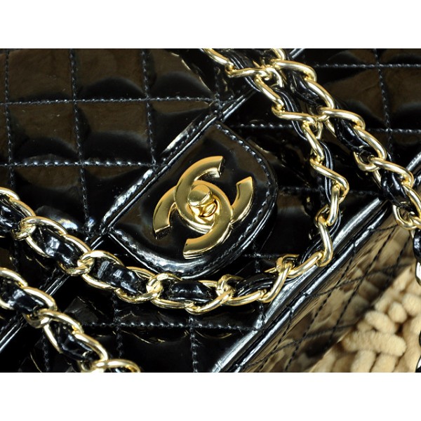 Chanel Flap Bag A01112 In Vernice Nera Con Hardware Oro