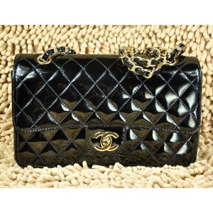 Chanel Flap Bag A01112 In Vernice Nera Con Hardware Oro