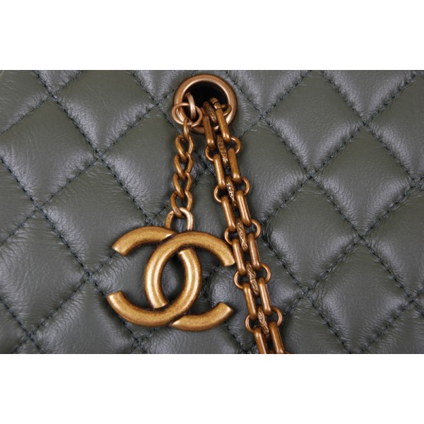Chanel A49855 Classic Quilted Verde Large Tote Agnello