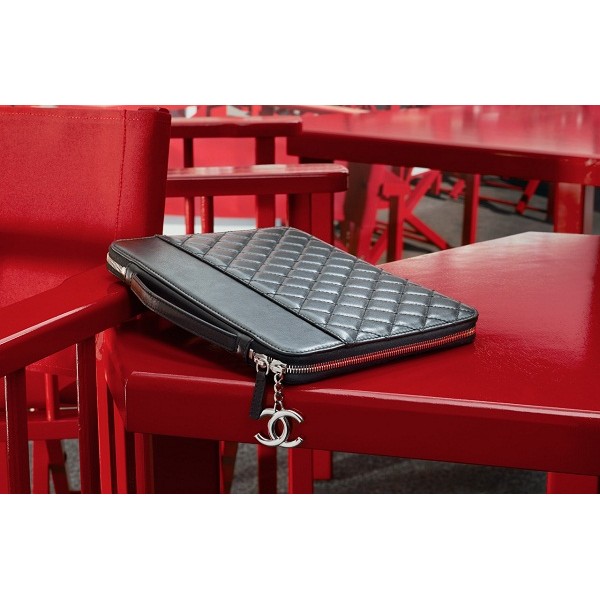 Chanel A49944 Y01480 94305 Quilted Clutch Borse Nero Agnello Ip