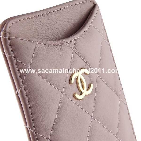 Chanel Quilted Iphone Holder A65060 Viola Rosa Agnello