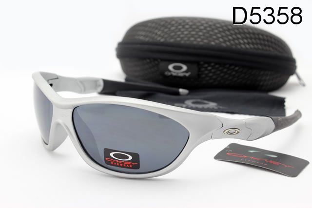 Oakley Active Occhiali Da Sole Argento Nero Telaio