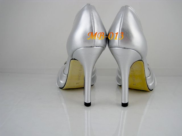 Manolo Blahnik metallic silver d/Orsays shoes