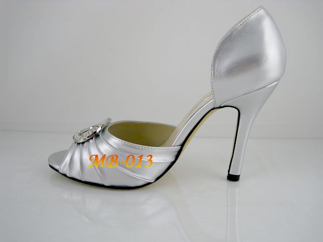 Manolo Blahnik metallic silver d/Orsays shoes