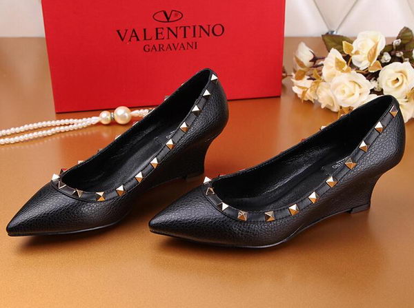 Valentino Litchi Leather Rivet Pump VT239YZM Black