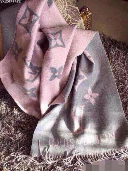 Louis Vuitton Cashmere Scarf LV118B