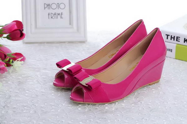 Salvatore Ferragamo Pump Patent Leather FL0605 Rose