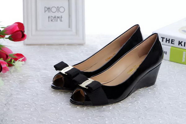 Salvatore Ferragamo Pump Patent Leather FL0606 Black