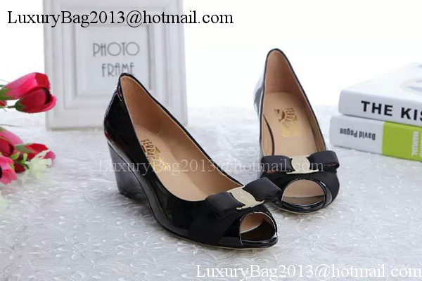 Salvatore Ferragamo Pump Patent Leather FL0606 Black