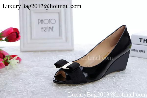 Salvatore Ferragamo Pump Patent Leather FL0606 Black