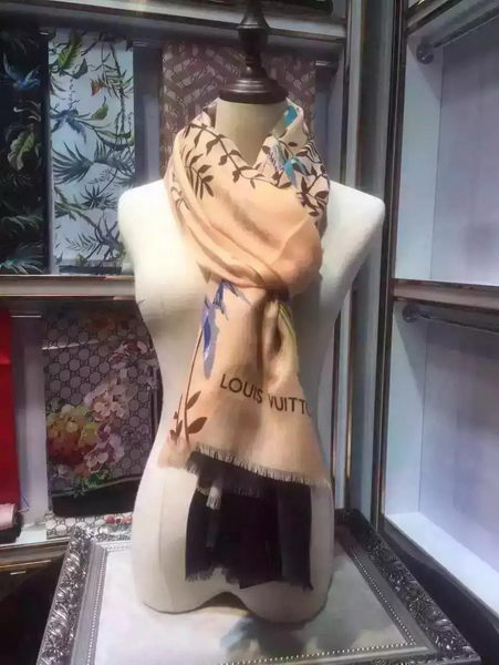 Louis Vuitton Scarf LV8327