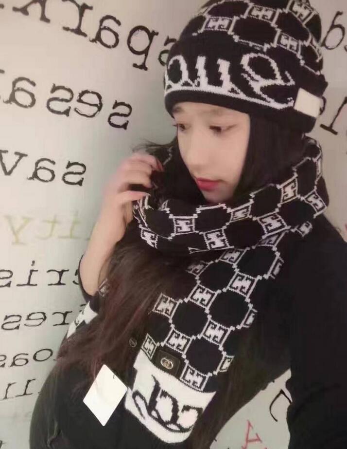 Louis Vuitton Scarf LV1711