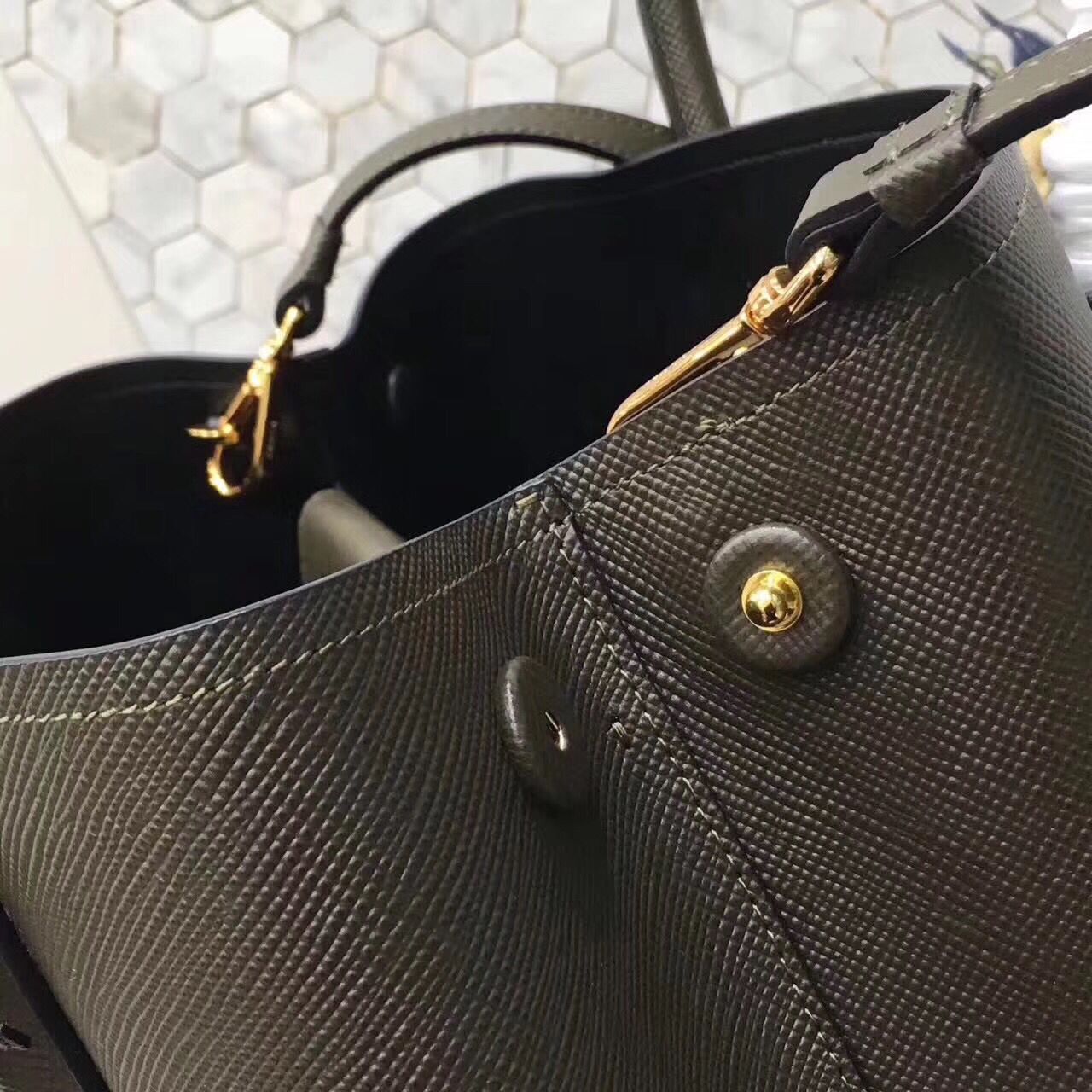 Prada Saffiano Cuir  Original Leather Tote Bag BN2758 Black