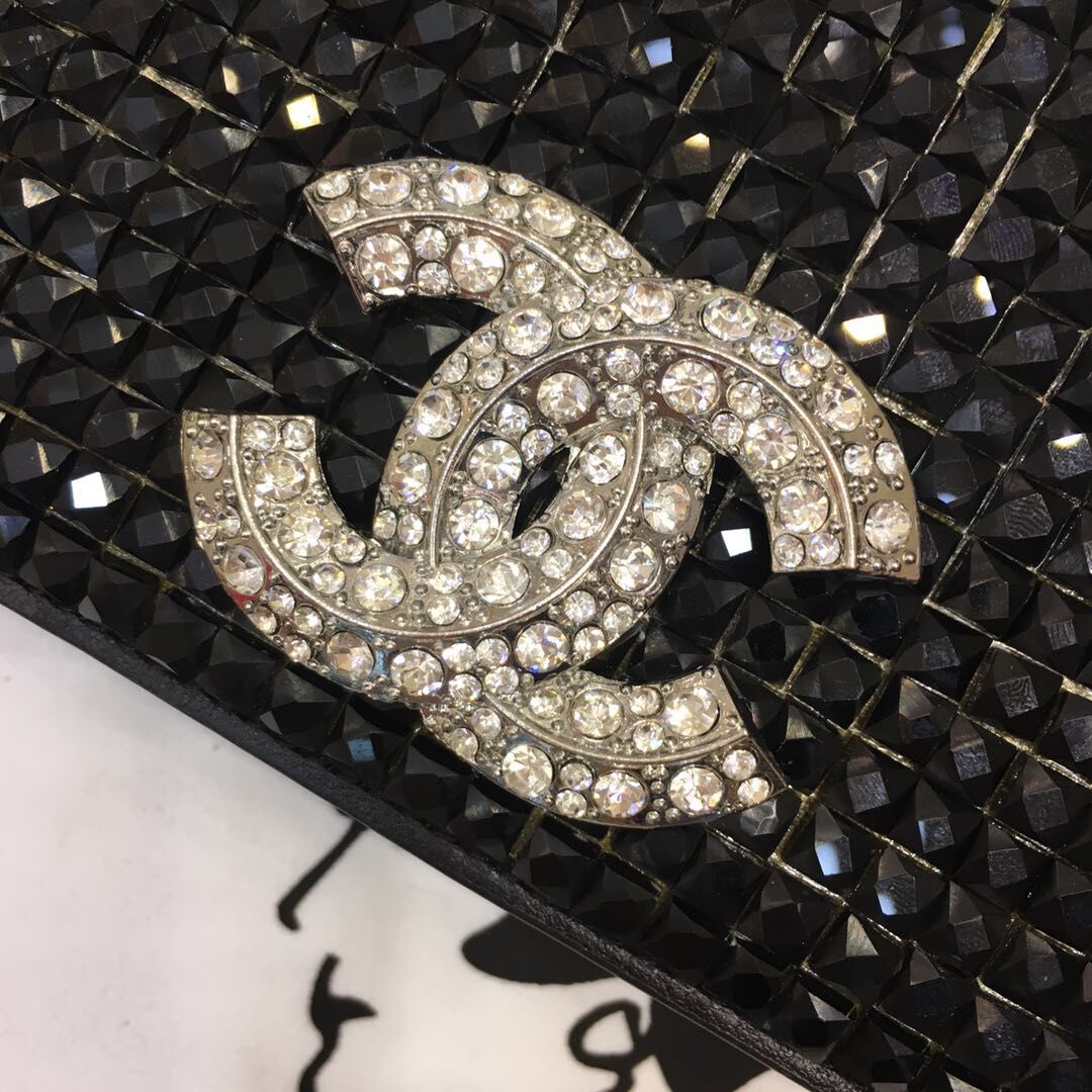 Chanel Diamond Shoulder Bag 33101