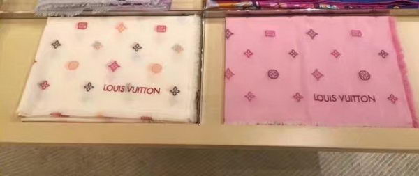 Louis Vuitton Scarf LVS919468A