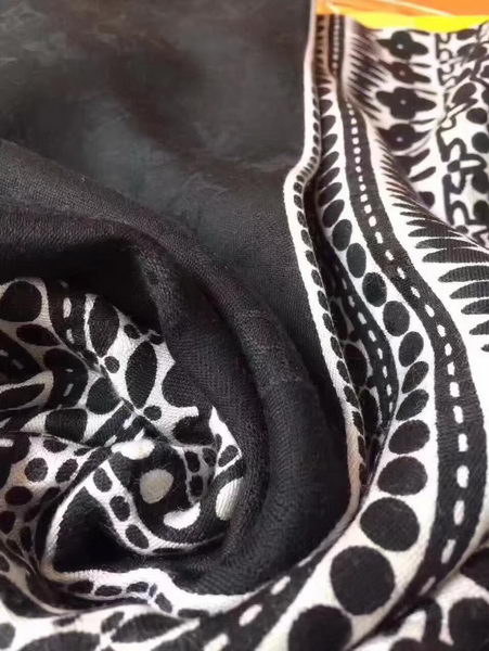 Louis Vuitton Scarf LVS92113B