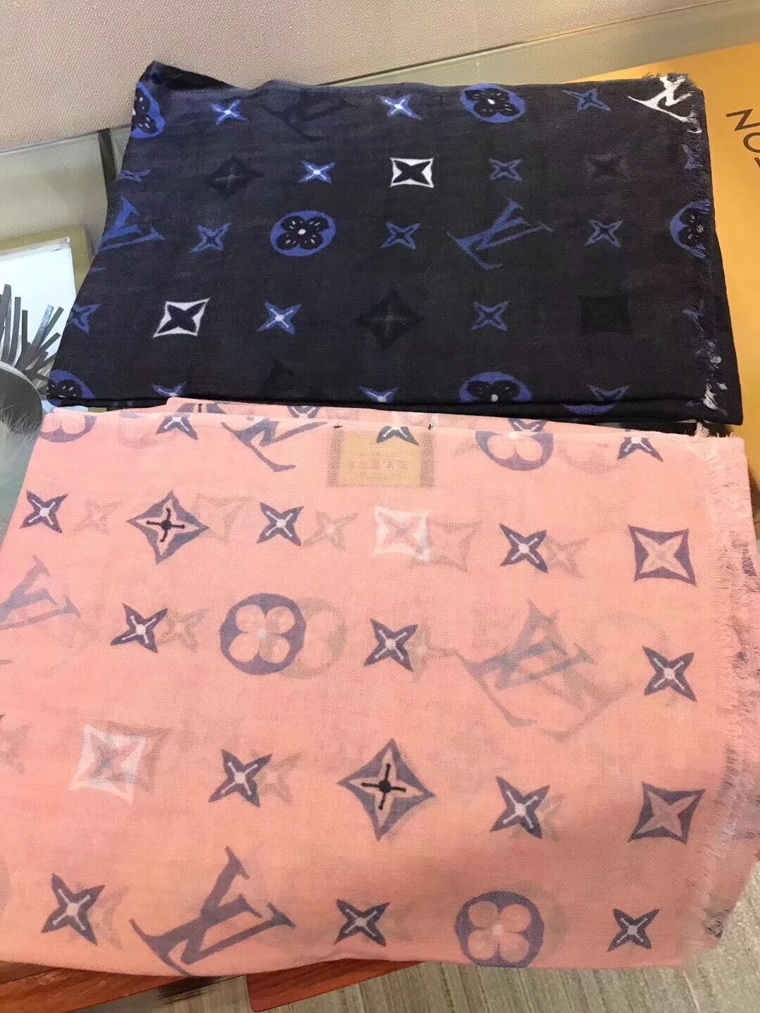 Louis Vuitton Scarf A2630525