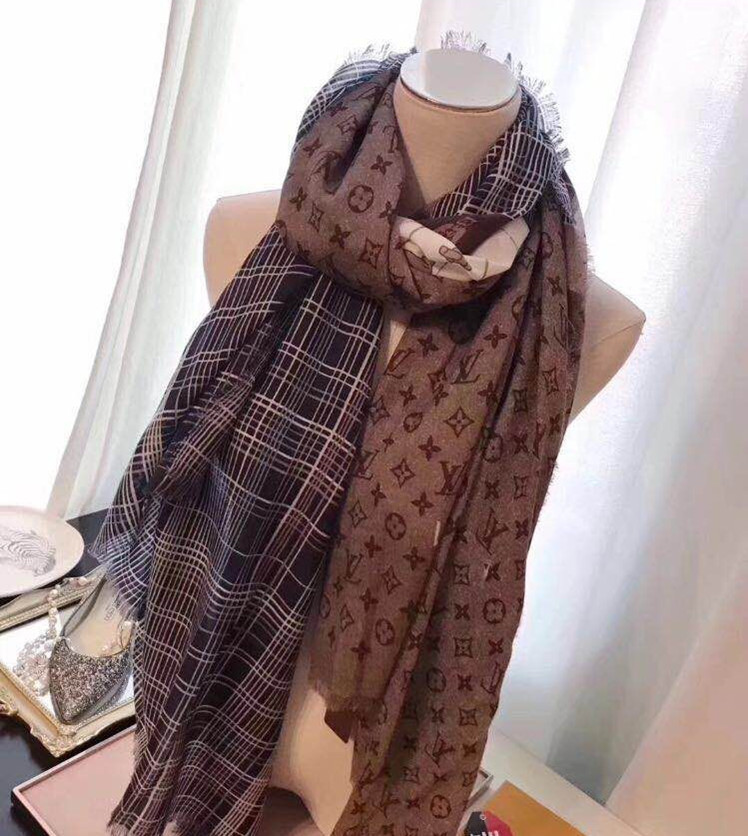 Louis Vuitton Scarf A2640325