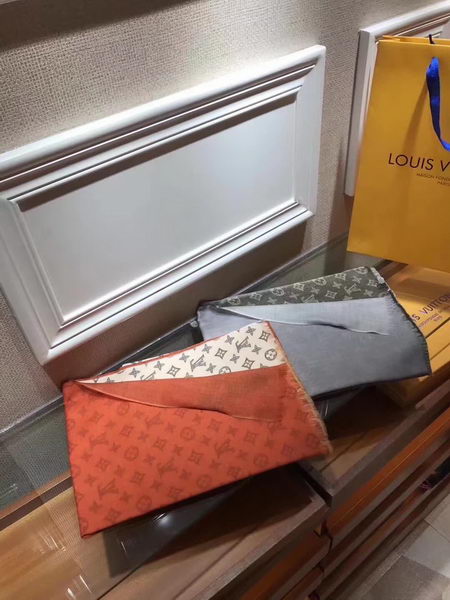 Louis Vuitton Cashmere Scarf LV1105A