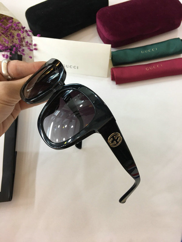 Gucci Sunglasses GGS150272G301