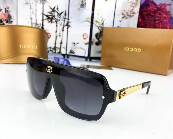 Gucci Sunglasses GGS150272G94