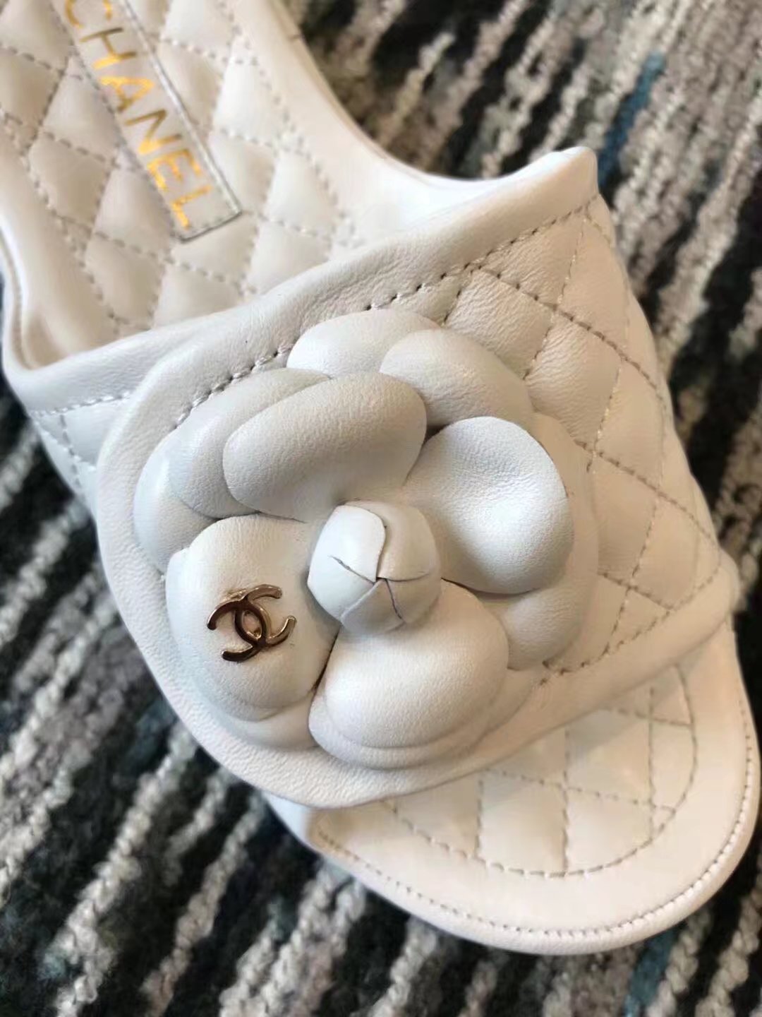 Chanel slippers CH2335LRF white