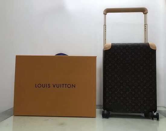 Louis Vuitton Monogram Canvas HORIZON 50 M23209