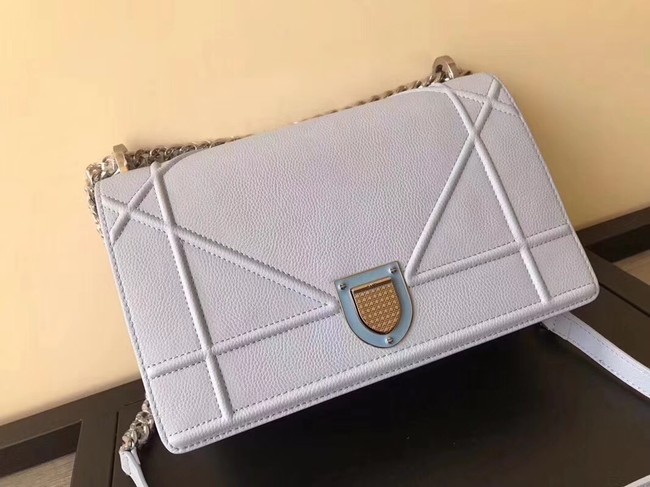 DIORAMA FLAP BAG IN GREY GRAINED CALFSKIN WITH LARGE CANNAGE DESIGN M0422