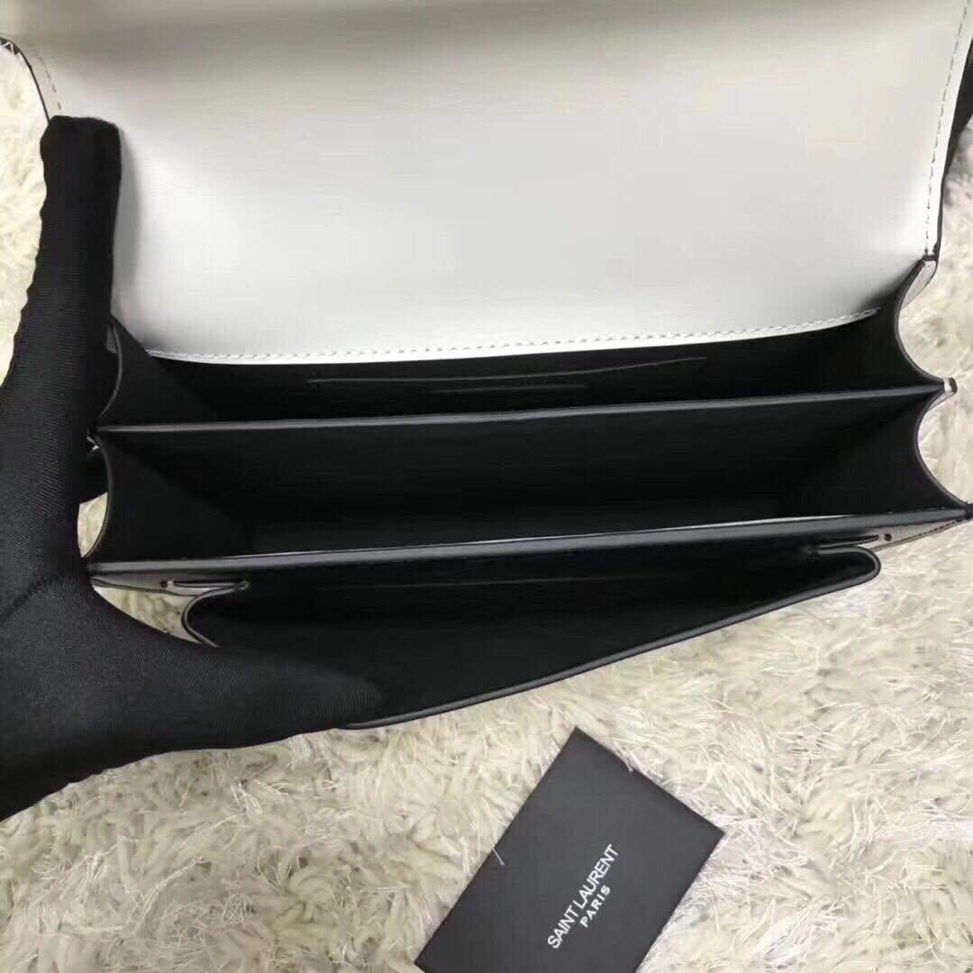 Dolce & Gabbana Calfskin Leather 8595 white