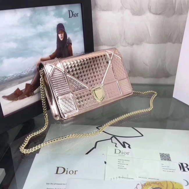 DIORAMA WALLET ON CHAIN CLUTCH METALLIC CALFSKIN WITH MICRO-CANNAGE MOTIF S0328 Light pink