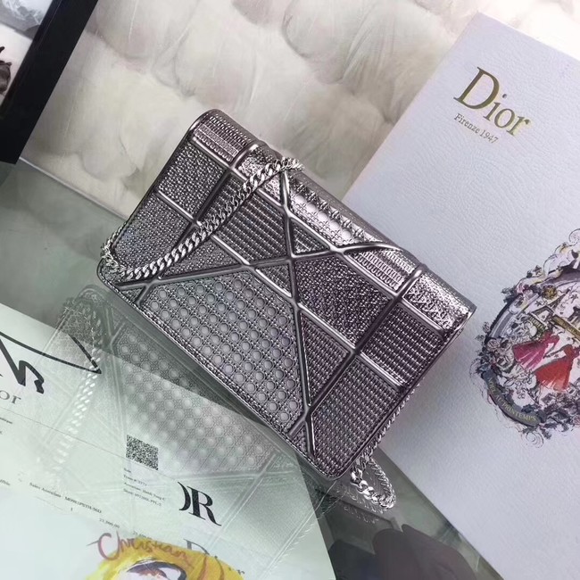 DIORAMA WALLET ON CHAIN CLUTCH METALLIC CALFSKIN WITH MICRO-CANNAGE MOTIF S0328 Silver grey