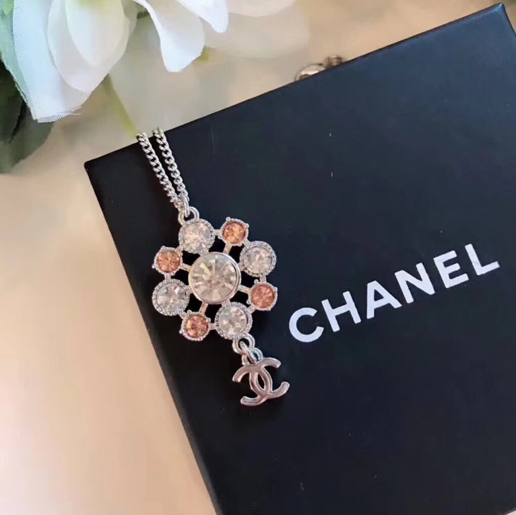 Chanel Necklace 18125