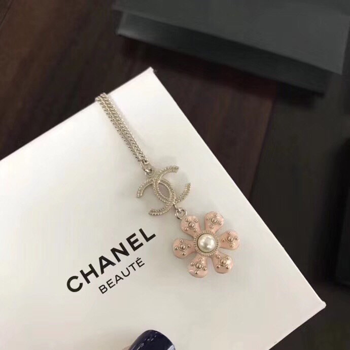Chanel Necklace 18132