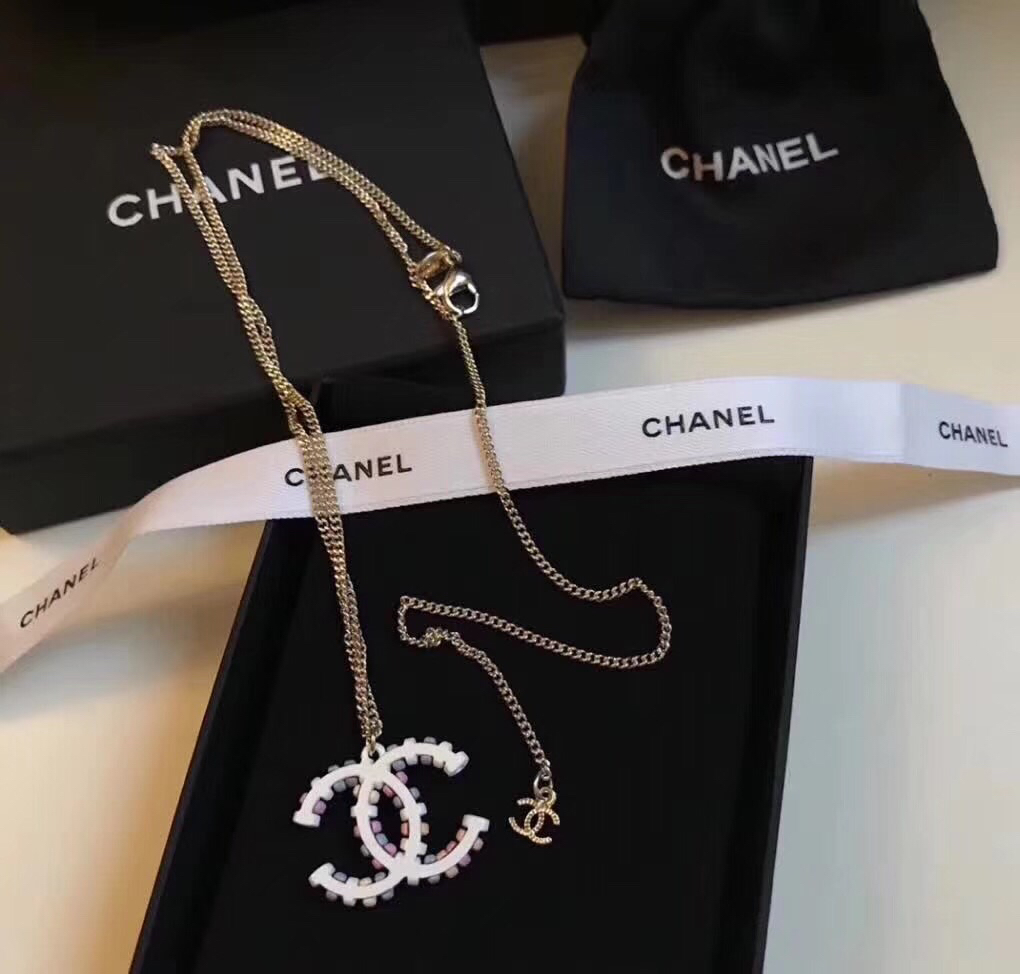 Chanel Necklace 18135