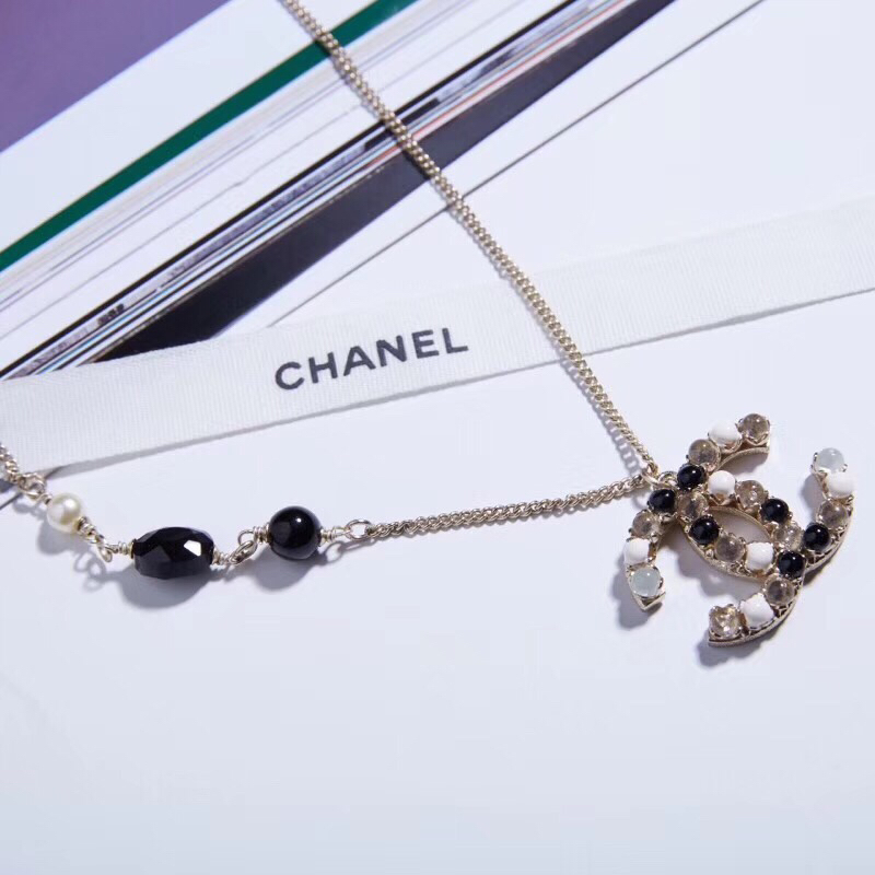 Chanel Necklace 18230