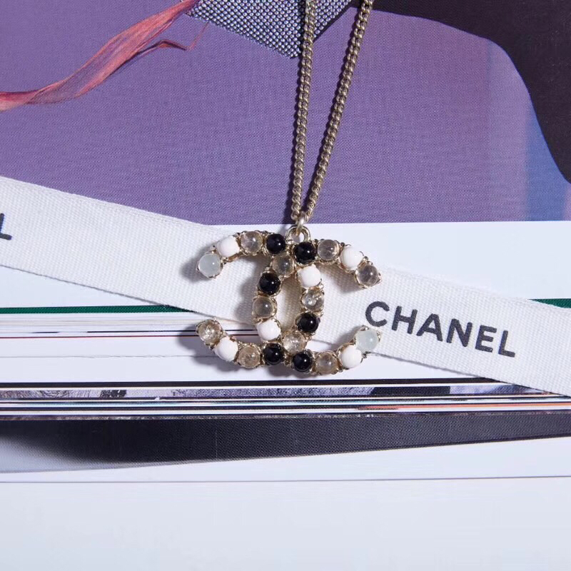 Chanel Necklace 18230