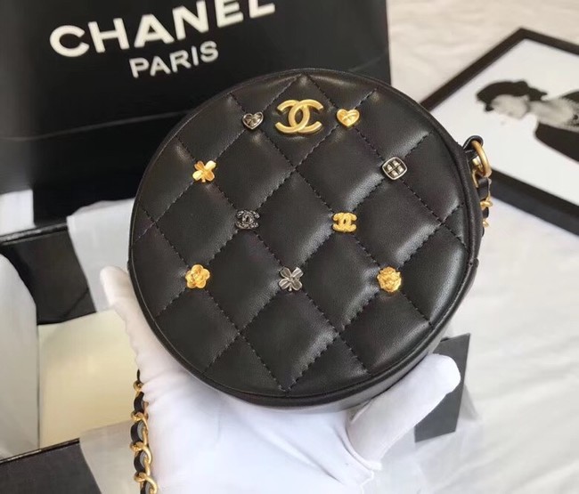 Chanel clutch with chain Lambskin & Gold-Tone Metal A81620 black