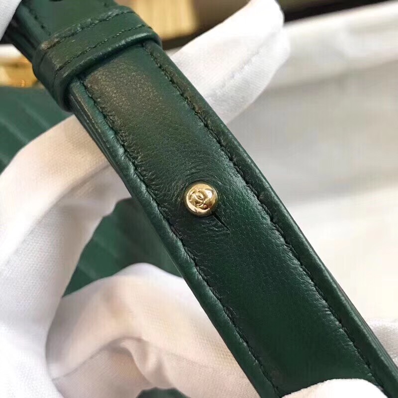 Chanel clutch Lambskin & Gold-Tone Metal A57388 green