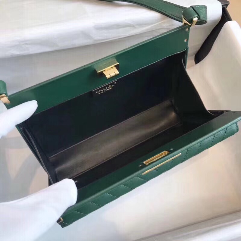 Chanel clutch Lambskin & Gold-Tone Metal A57388 green