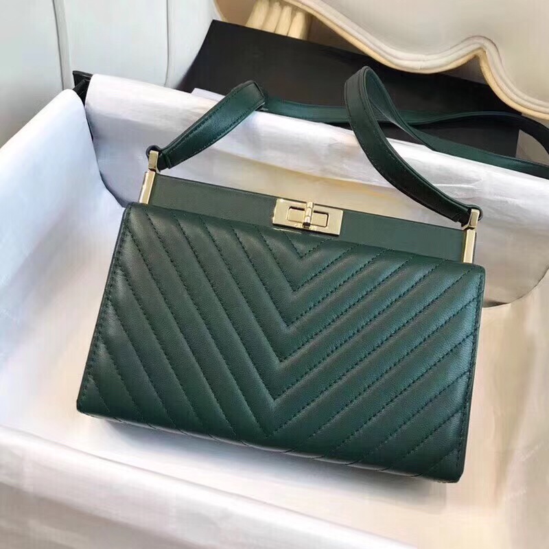 Chanel clutch Lambskin & Gold-Tone Metal A57388 green