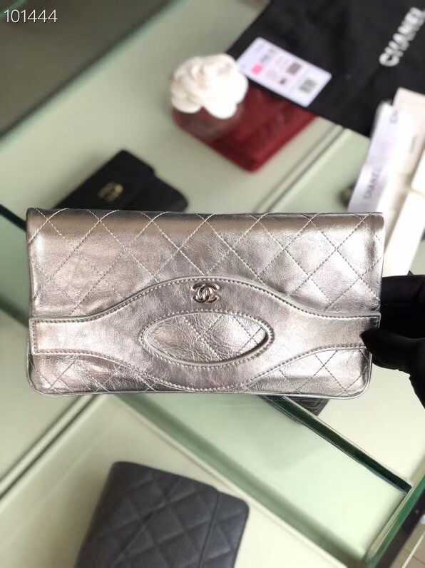 Chanel 31 pouch Metallic Crumpled Goatskin & Silver-Tone Metal A70520 Silver