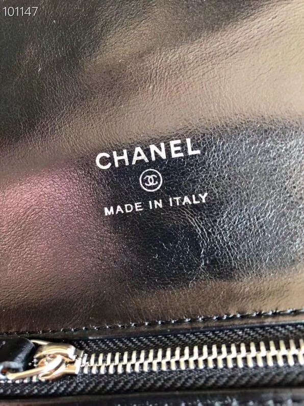 Chanel 31 pouch Metallic Crumpled Goatskin & Silver-Tone Metal B70520 black